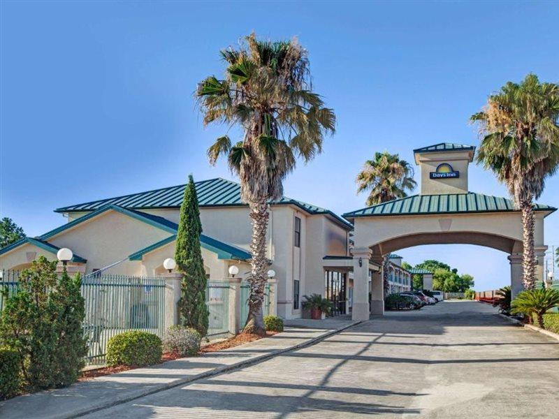 Days Inn & Suites By Wyndham Houston North - Spring Eksteriør bilde