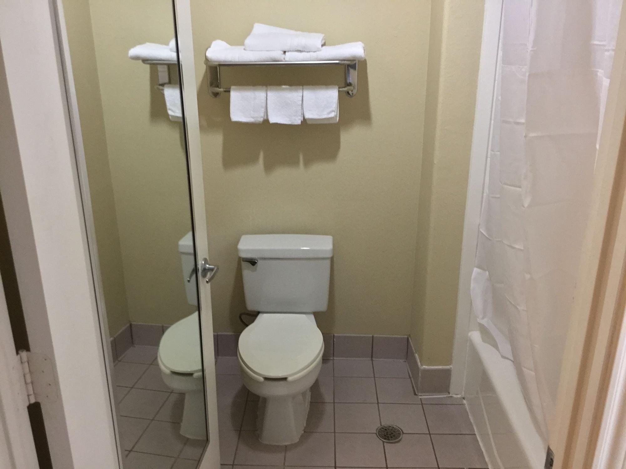 Days Inn & Suites By Wyndham Houston North - Spring Eksteriør bilde