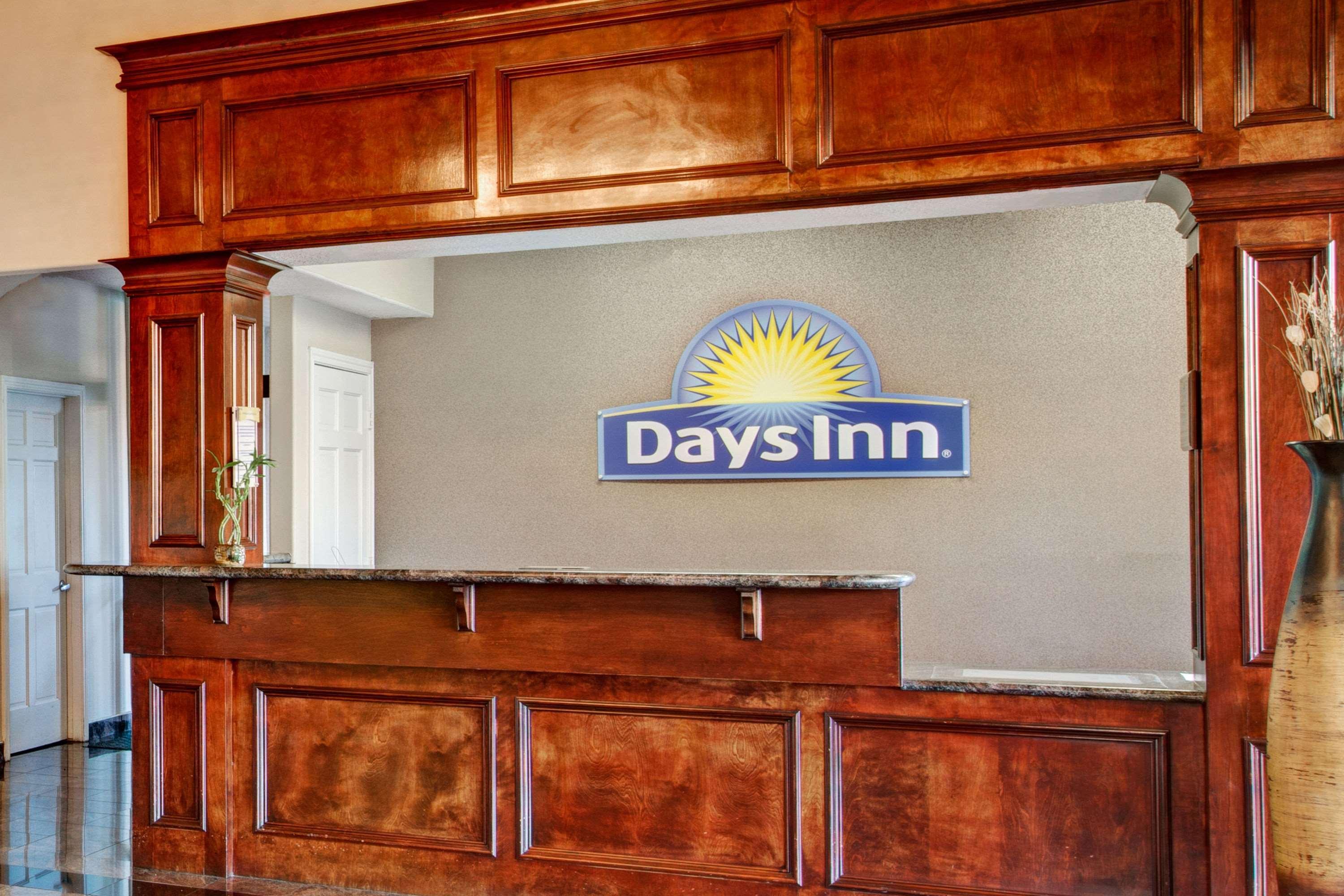 Days Inn & Suites By Wyndham Houston North - Spring Eksteriør bilde