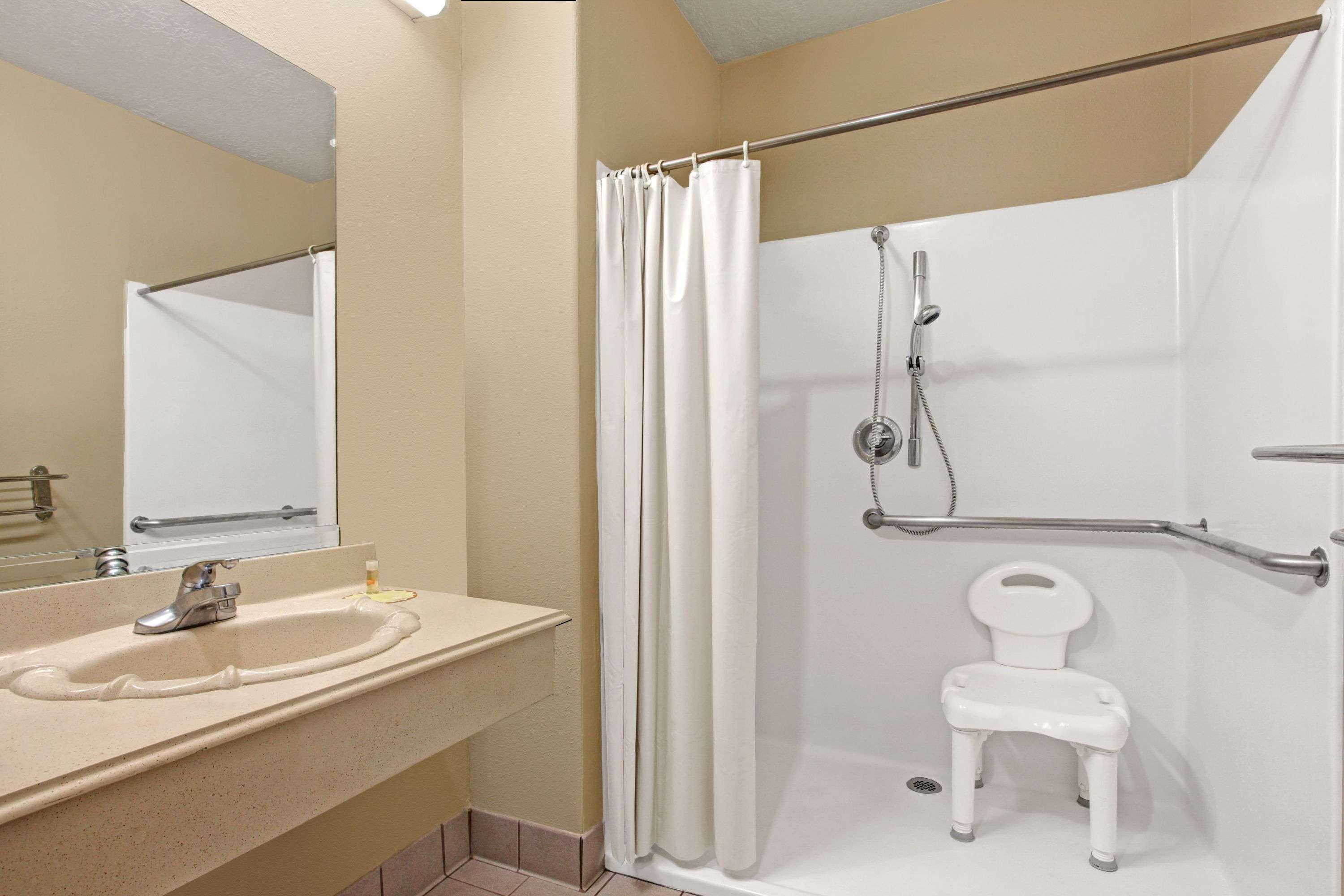 Days Inn & Suites By Wyndham Houston North - Spring Eksteriør bilde