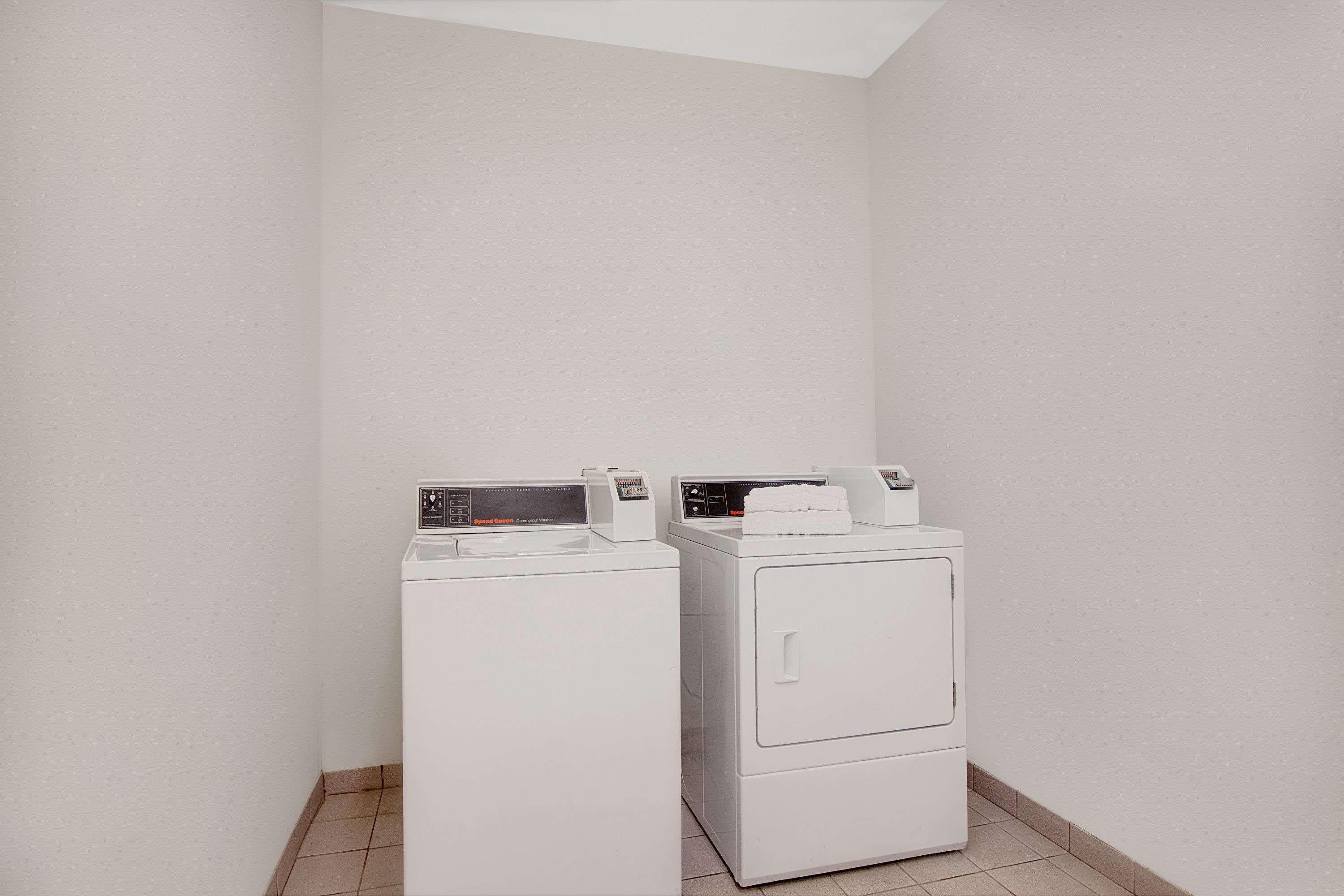 Days Inn & Suites By Wyndham Houston North - Spring Eksteriør bilde