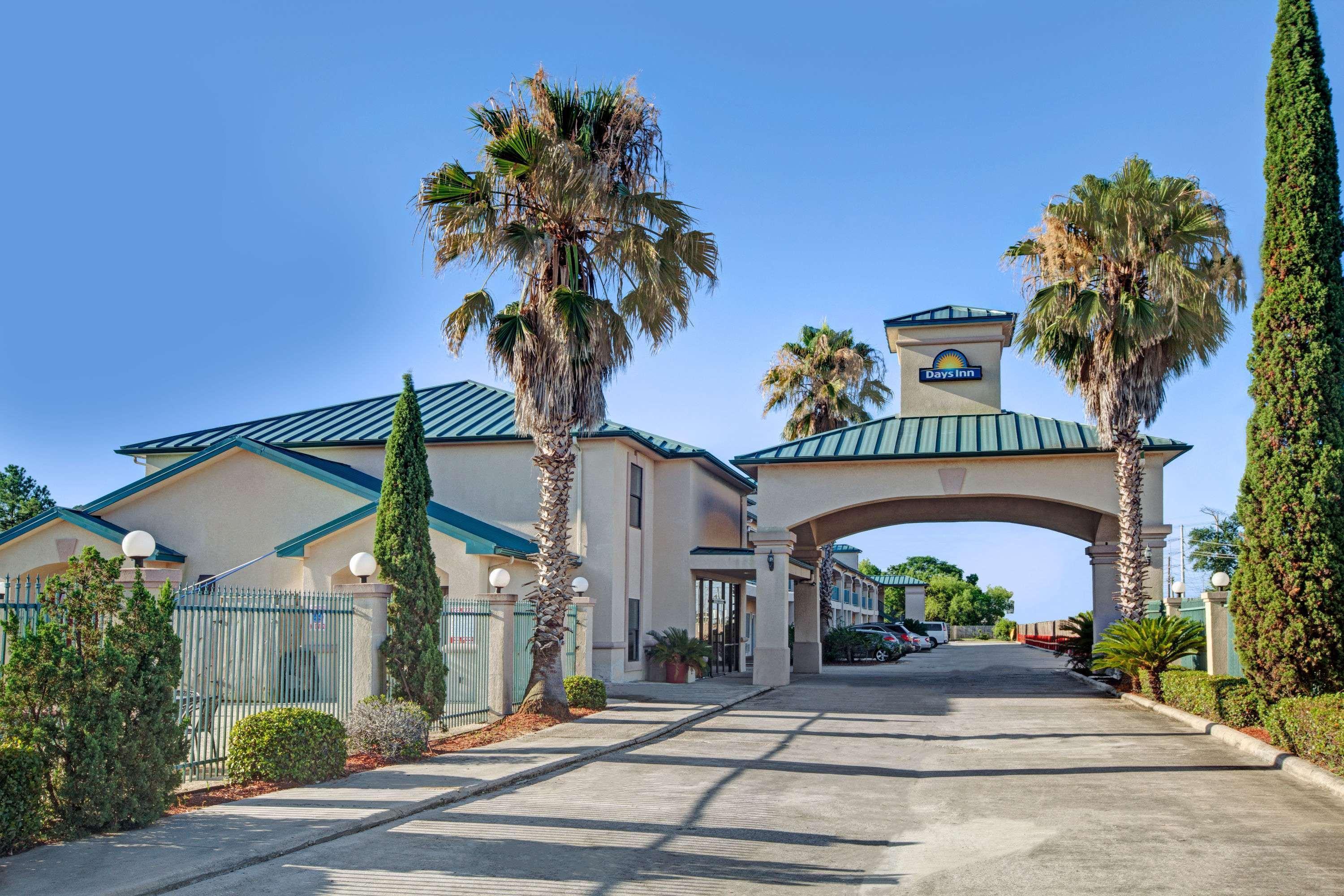 Days Inn & Suites By Wyndham Houston North - Spring Eksteriør bilde